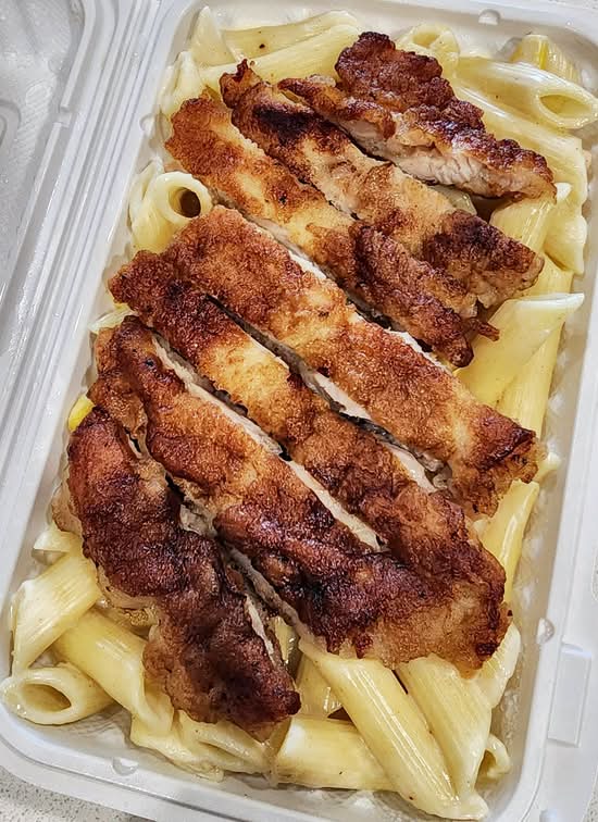 Chicken Steak in Cream Sauce with Penne 香煎雞扒白汁燴長通粉